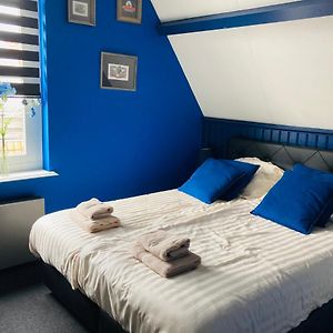Kleine Kamer met Twee Aparte Bedden